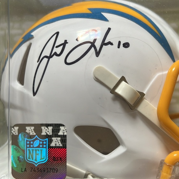 New nfl Justin Herbert autographed mini helmet - Picture 2 of 7
